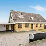 Дом отдыха 4 Bedroom In *