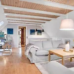 Дом отдыха 4 Bedroom In