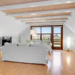 4 Bedroom In *