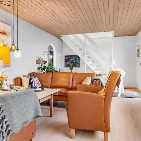 Дом отдыха 4 Bedroom In *